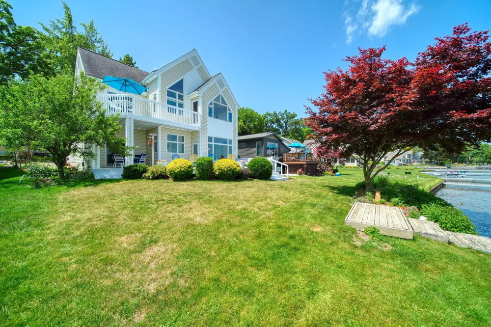 413 Oakwood Avenue Clarklake, MI 49234