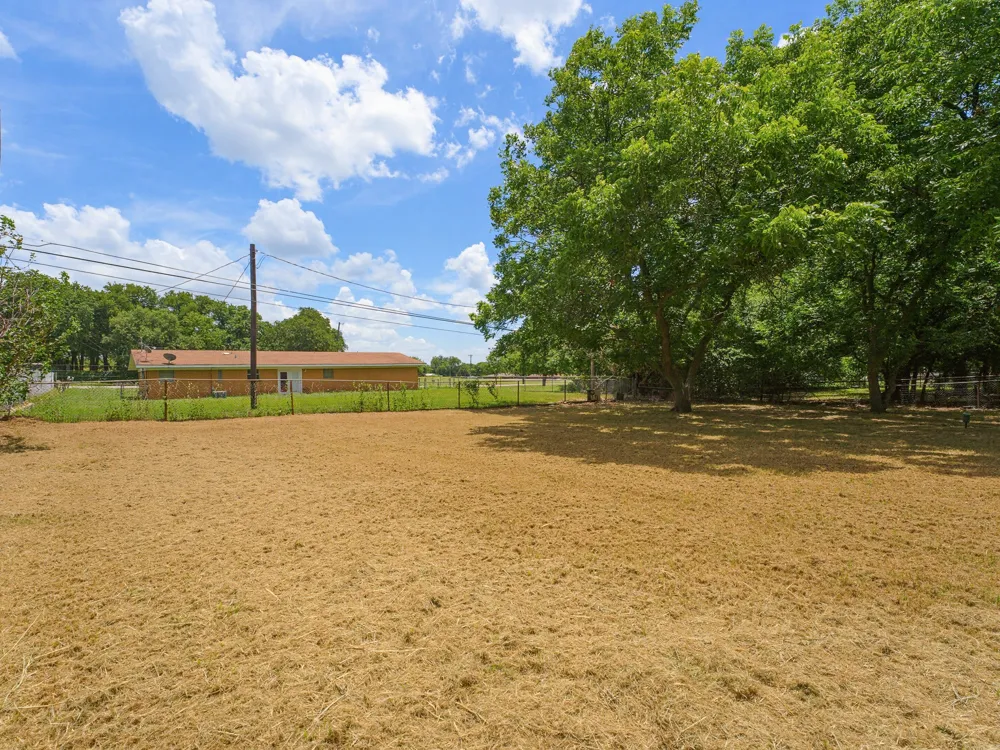 180 Trail Drive Bowie, TX 76230