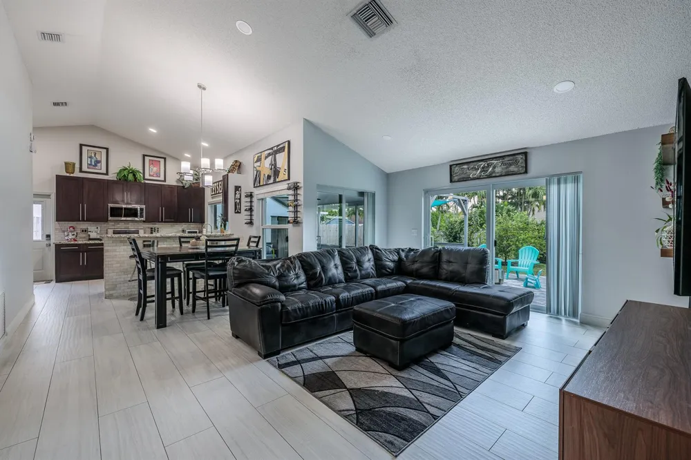 10275 Grove Lane Cooper City, FL 33328
