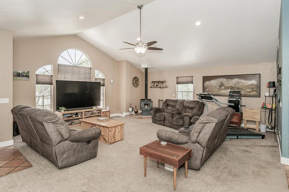 14176 Oak View Drive Prather, CA 93651