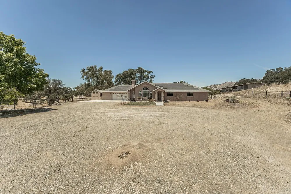 14176 Oak View Drive Prather, CA 93651