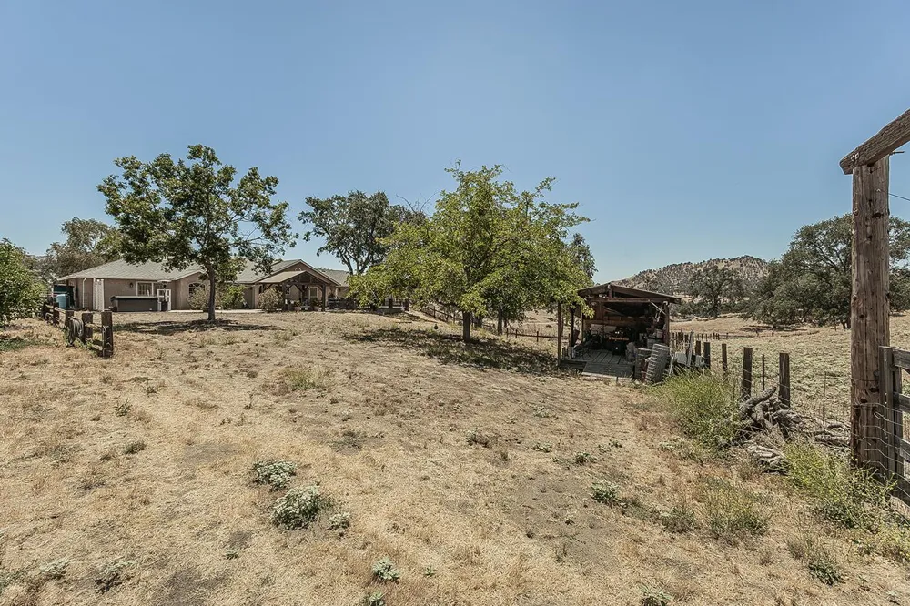 14176 Oak View Drive Prather, CA 93651