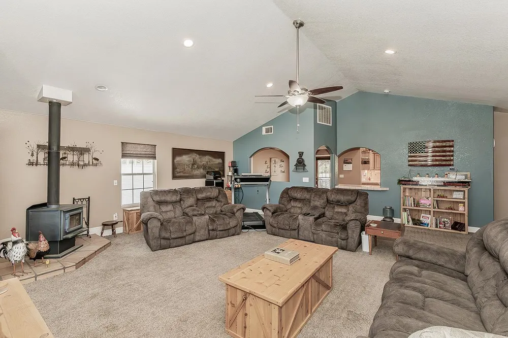 14176 Oak View Drive Prather, CA 93651