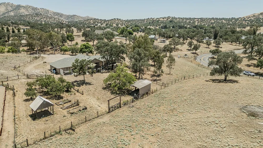 14176 Oak View Drive Prather, CA 93651