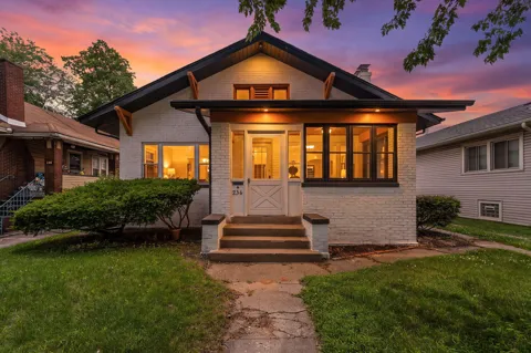 236 Dyer Boulevard