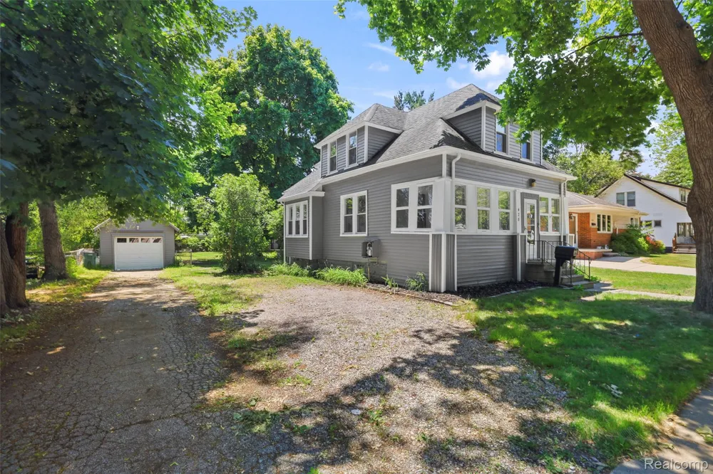 428 Bauman Avenue Clawson City, MI 48017