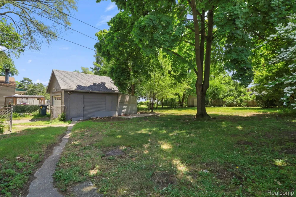 428 Bauman Avenue Clawson City, MI 48017