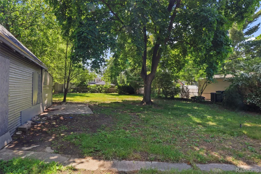 428 Bauman Avenue Clawson City, MI 48017