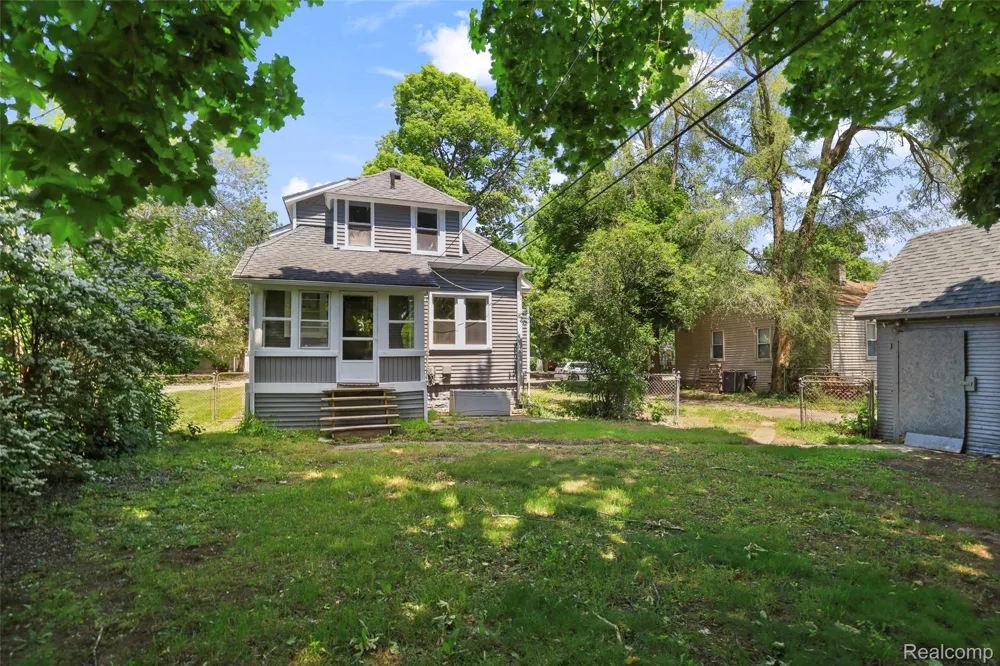 428 Bauman Avenue Clawson City, MI 48017