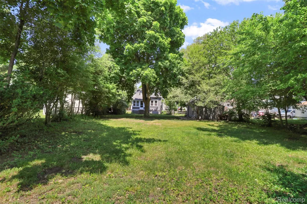 428 Bauman Avenue Clawson City, MI 48017