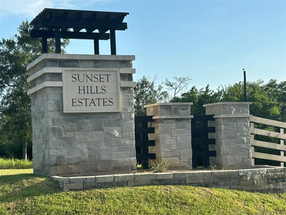 Sunshine Court Chappell Hill, TX 77426