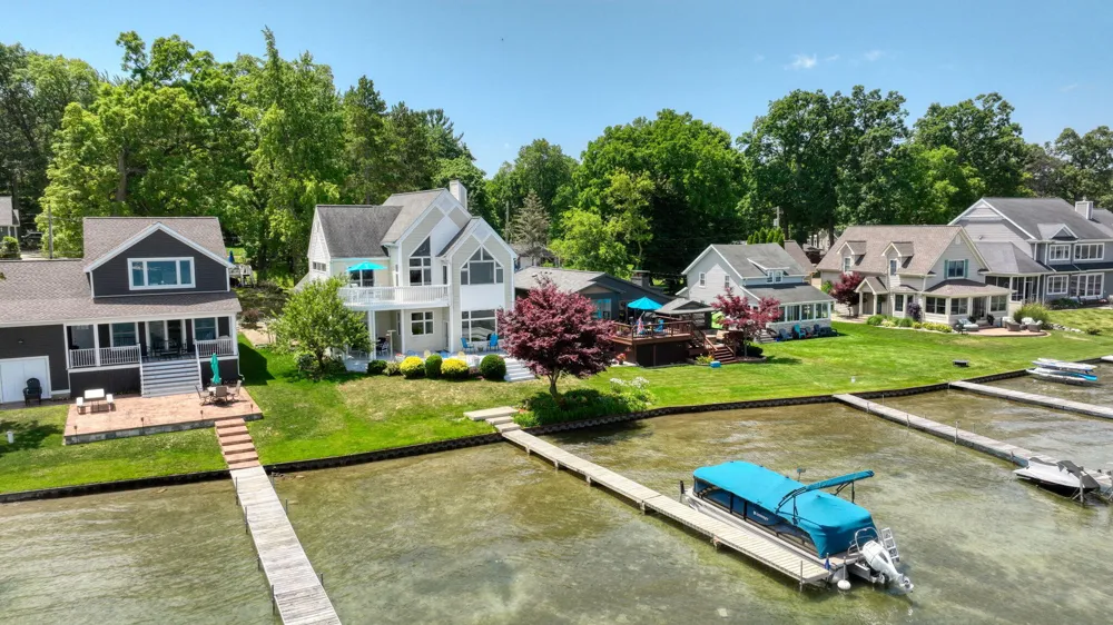 413 Oakwood Avenue Columbia Township, MI 49234