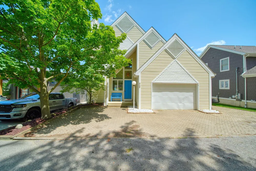413 Oakwood Avenue Columbia Township, MI 49234