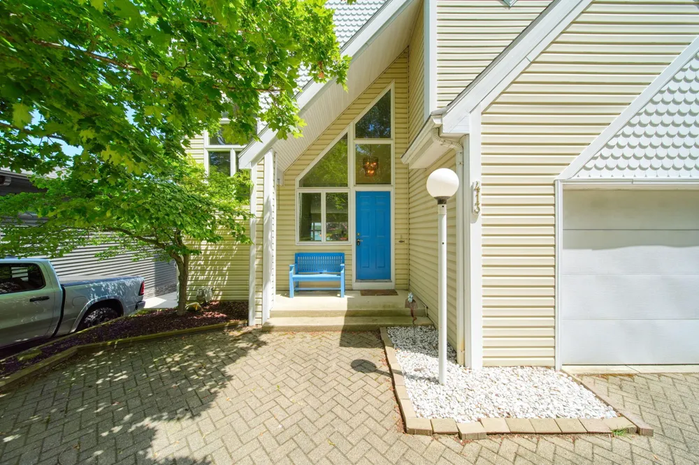 413 Oakwood Avenue Columbia Township, MI 49234