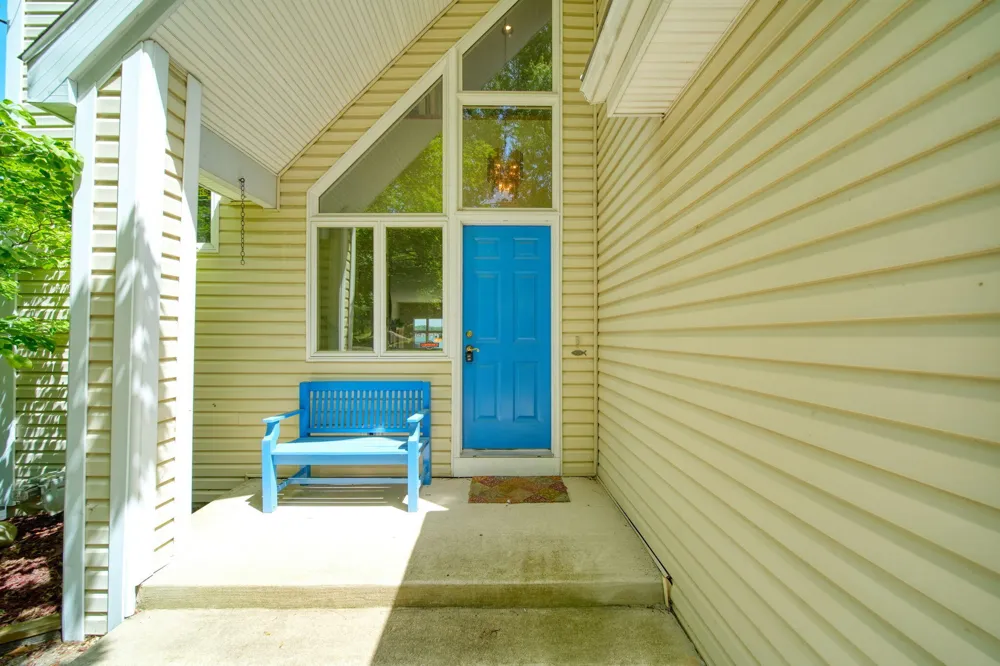 413 Oakwood Avenue Columbia Township, MI 49234