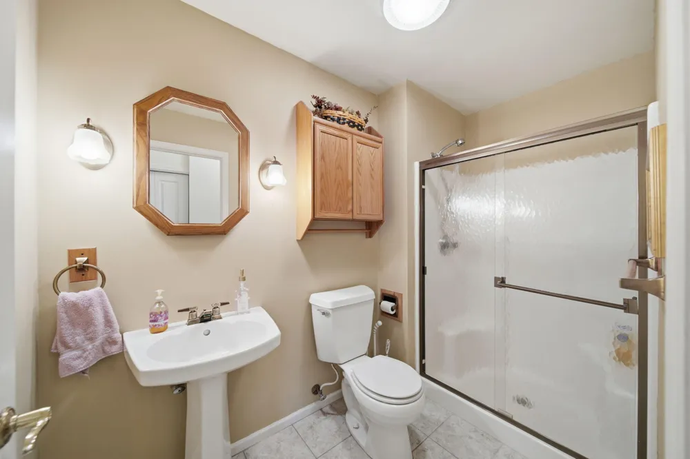 413 Oakwood Avenue Columbia Township, MI 49234