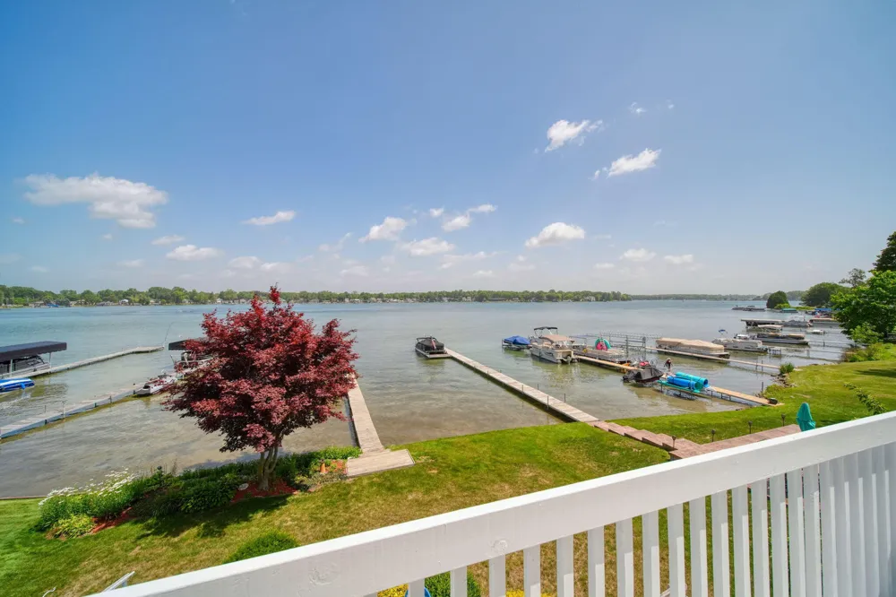 413 Oakwood Avenue Columbia Township, MI 49234