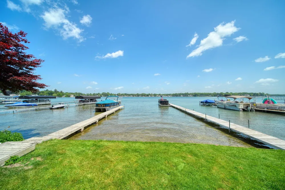 413 Oakwood Avenue Columbia Township, MI 49234