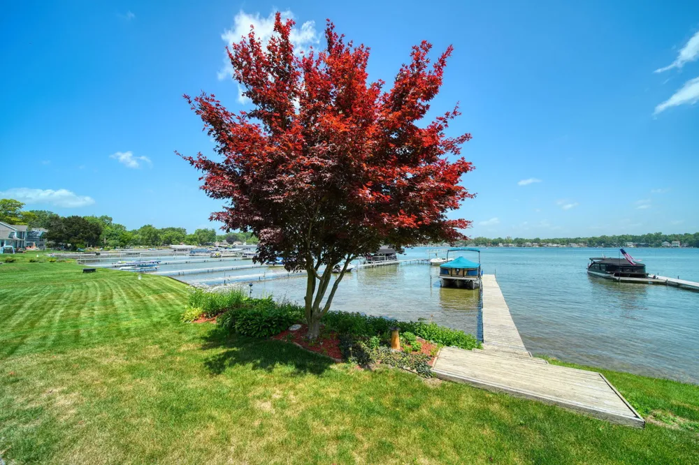 413 Oakwood Avenue Columbia Township, MI 49234