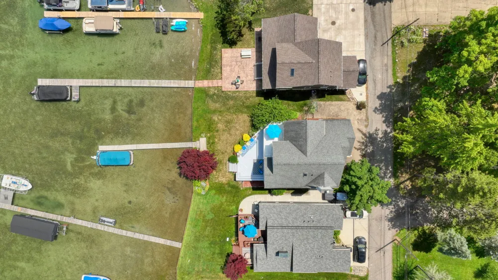 413 Oakwood Avenue Columbia Township, MI 49234