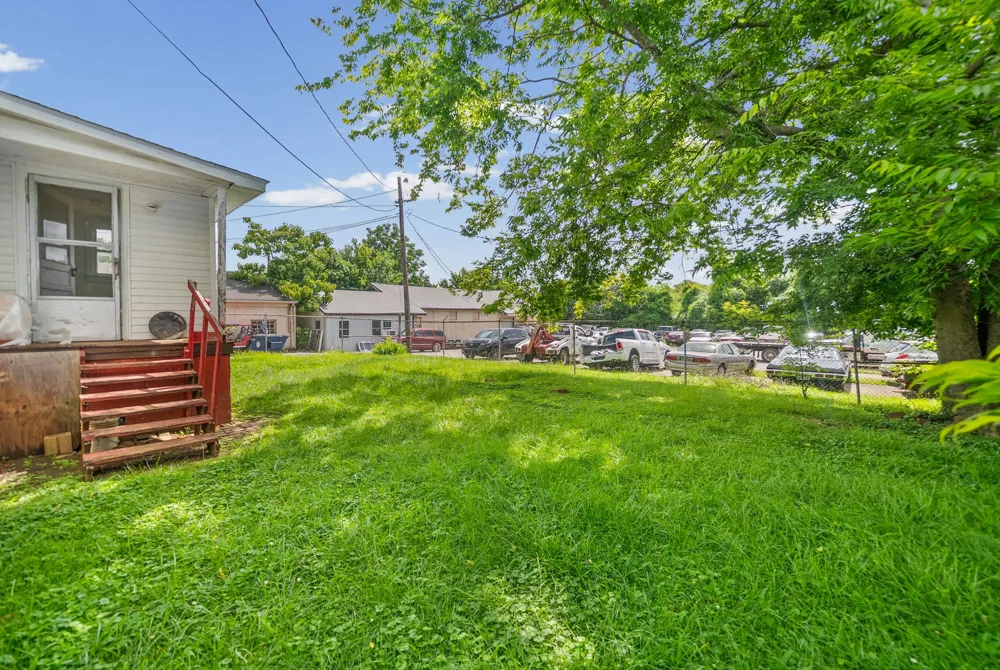 114 S Clay St Hopkinsville, KY 42240