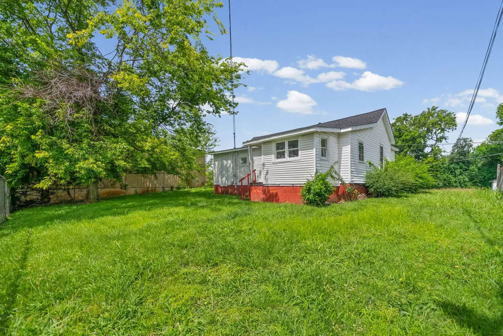 114 S Clay St Hopkinsville, KY 42240