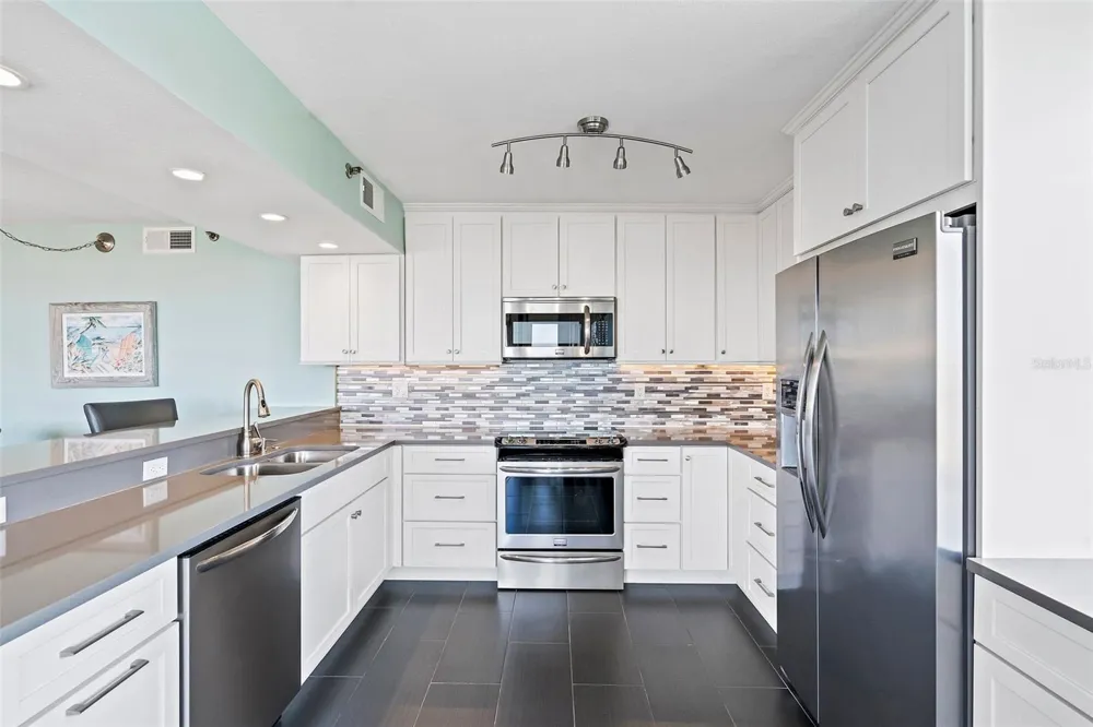 6372 PALMA DEL MAR BOULEVARD S #406 St Petersburg, FL 33715