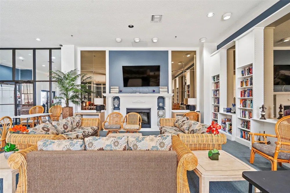 6372 PALMA DEL MAR BOULEVARD S #406 St Petersburg, FL 33715