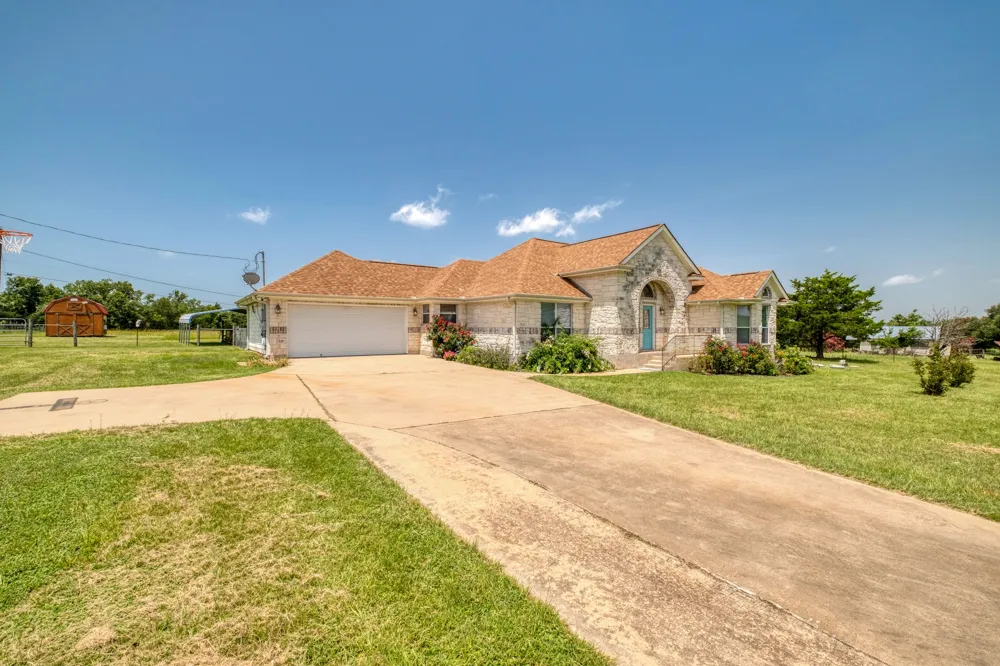 341 Brown Road McDade, TX 78650