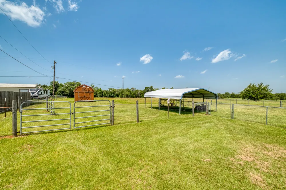 341 Brown Road McDade, TX 78650