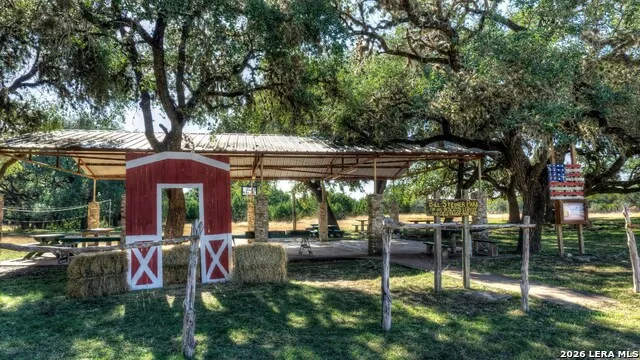 557 SQUIRREL BND Uvalde, TX 78801