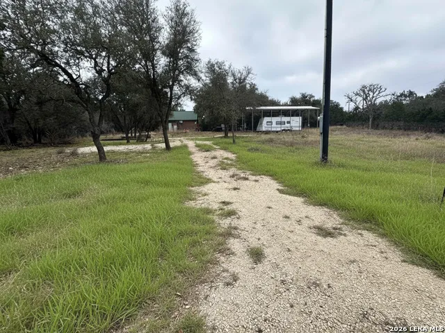 557 SQUIRREL BND Uvalde, TX 78801