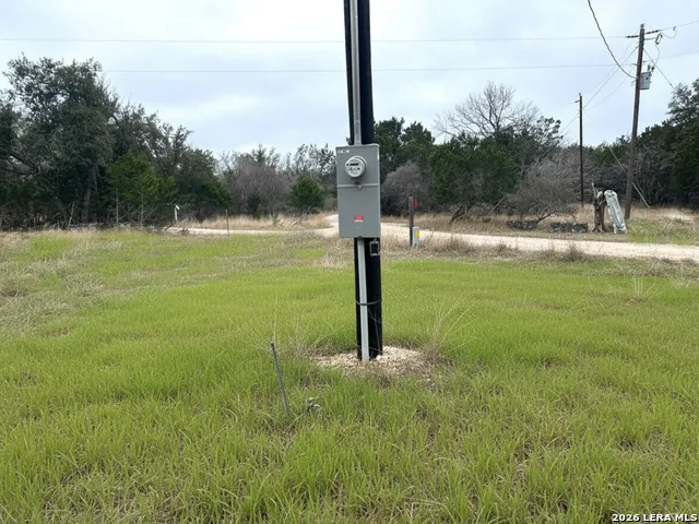 557 SQUIRREL BND Uvalde, TX 78801