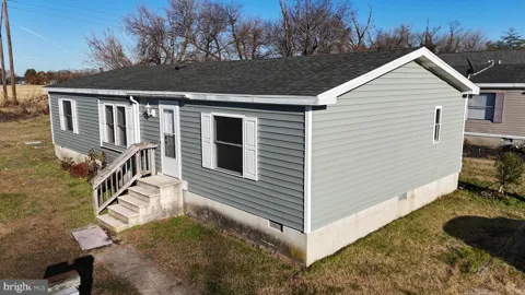 8711 GARDEN LANE
