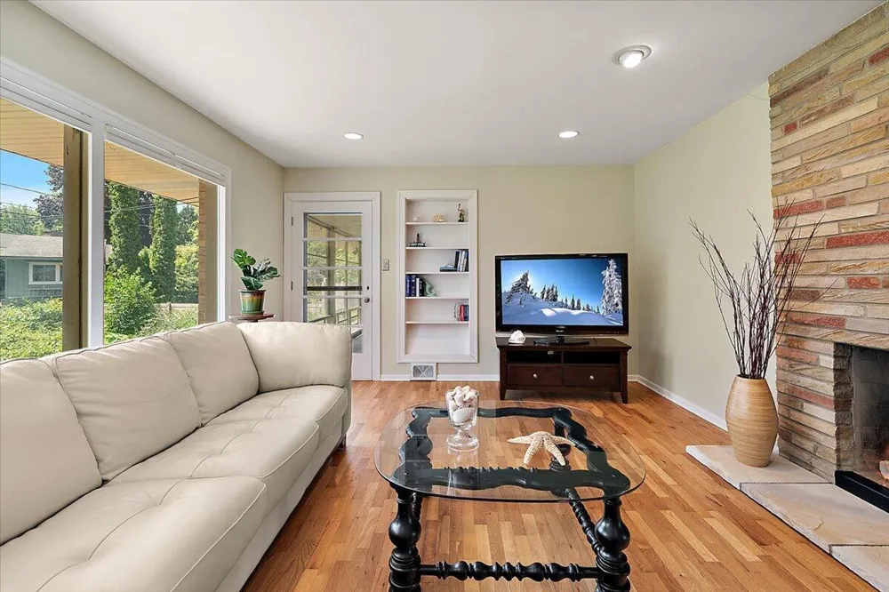 838 S Shore Drive Holland City, MI 49423