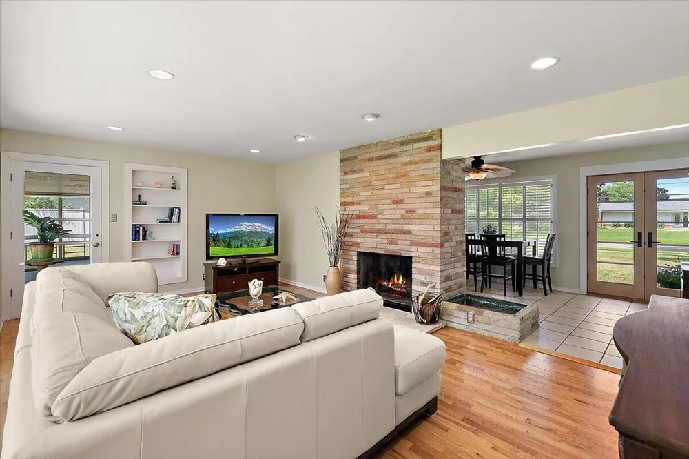 838 S Shore Drive Holland City, MI 49423