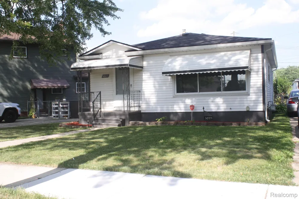 5001 Montfaucon Street Trenton City, MI 48183