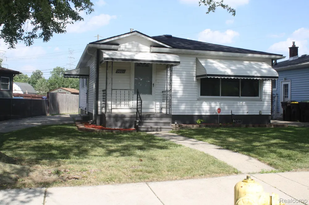 5001 Montfaucon Street Trenton City, MI 48183