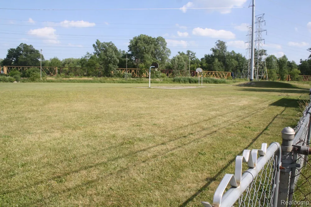 5001 Montfaucon Street Trenton City, MI 48183