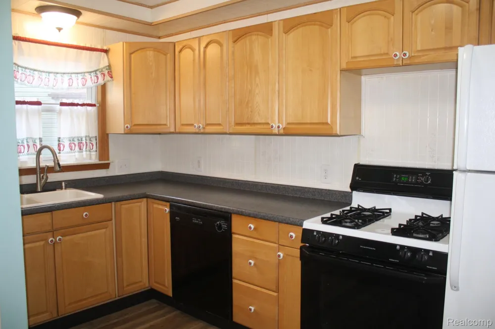 5001 Montfaucon Street Trenton City, MI 48183
