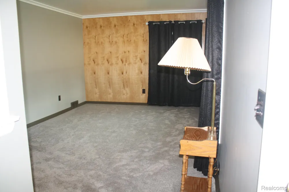 5001 Montfaucon Street Trenton City, MI 48183