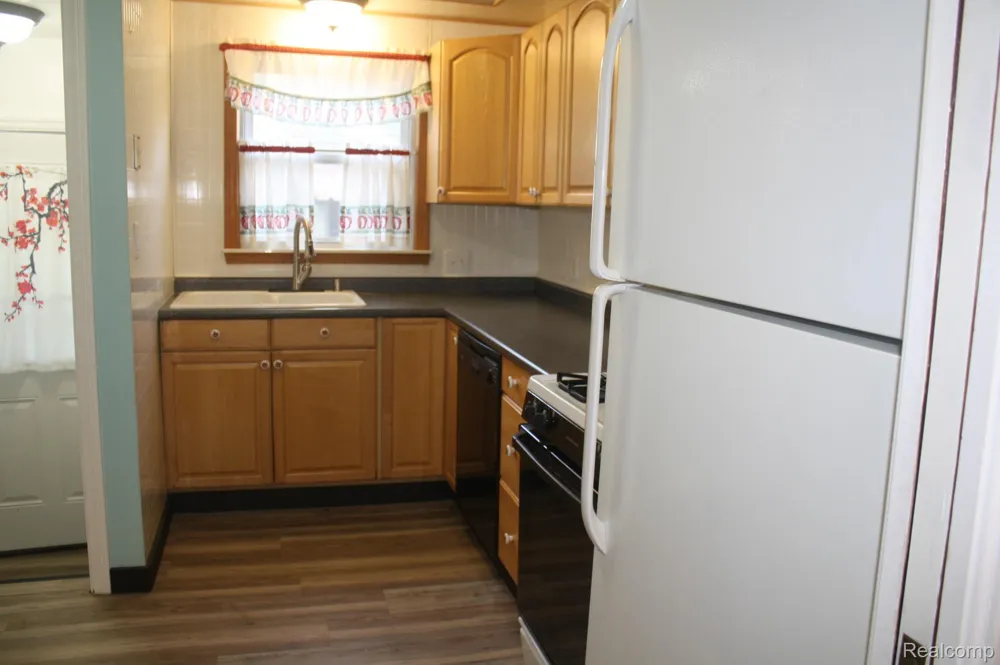 5001 Montfaucon Street Trenton City, MI 48183
