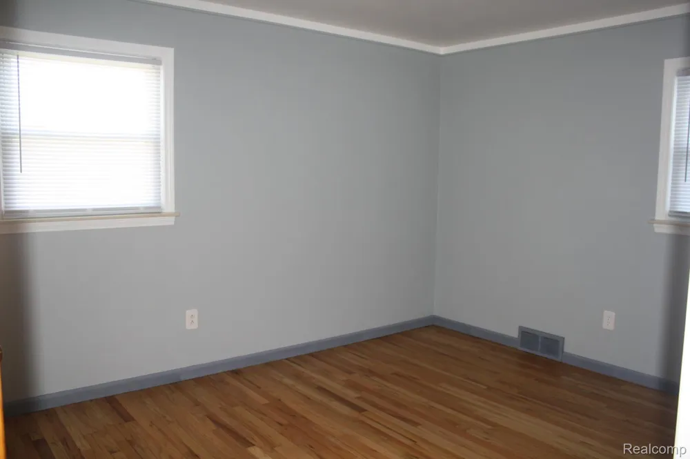5001 Montfaucon Street Trenton City, MI 48183