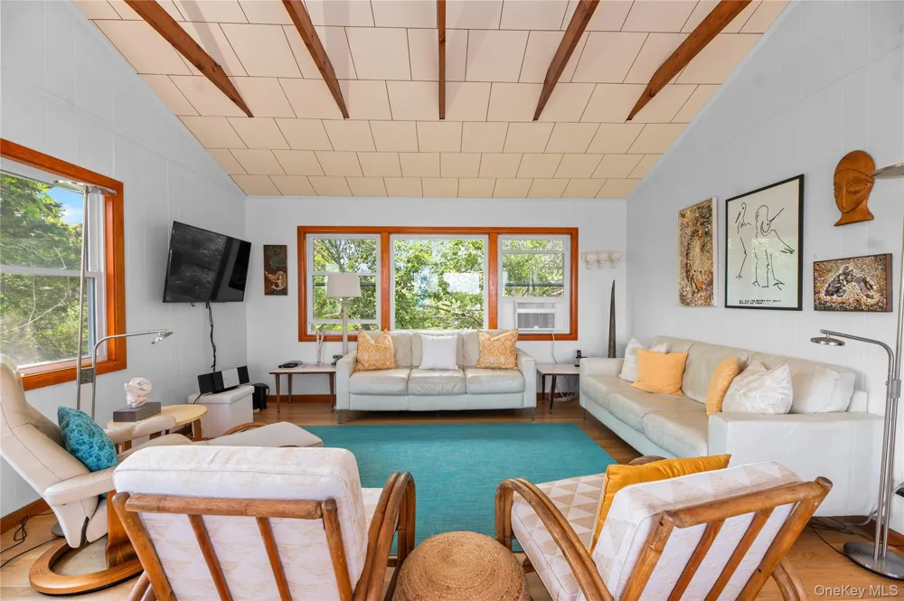 58 Gale Avenue Seaview, NY 11770