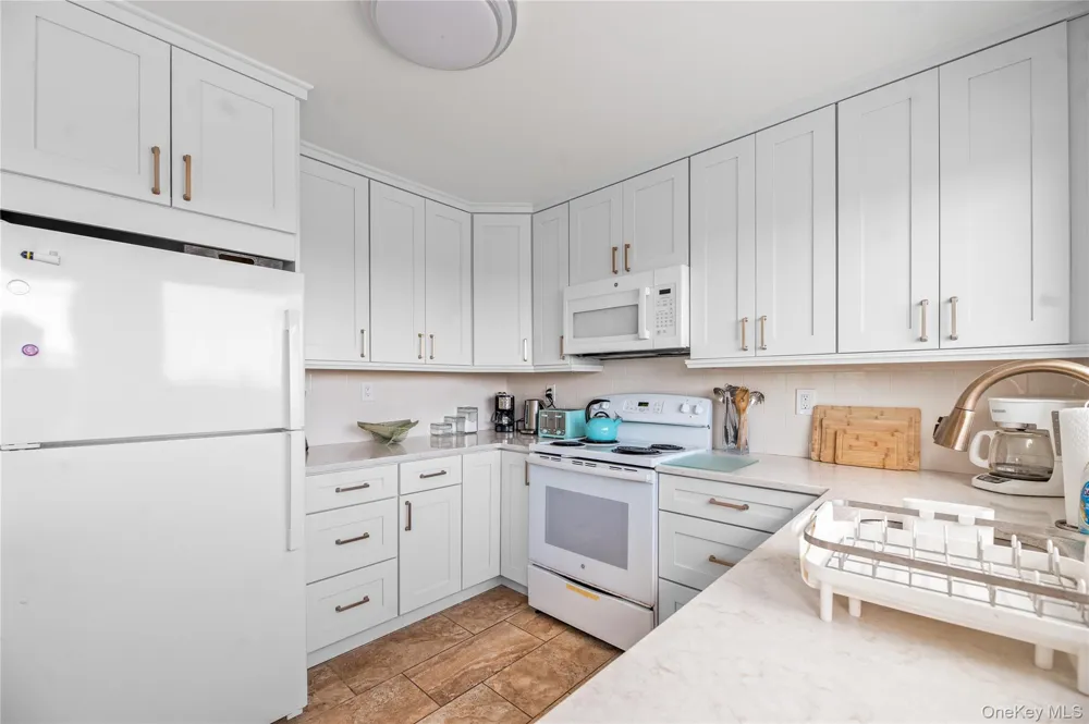 58 Gale Avenue Seaview, NY 11770
