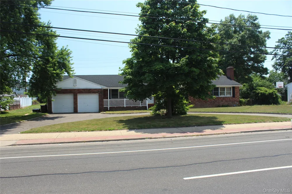 924 Fulton Street Farmingdale, NY 11735