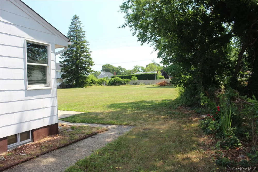 924 Fulton Street Farmingdale, NY 11735