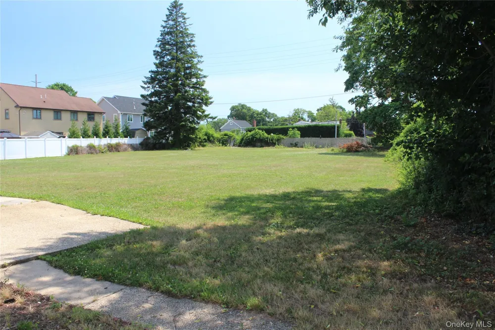 924 Fulton Street Farmingdale, NY 11735