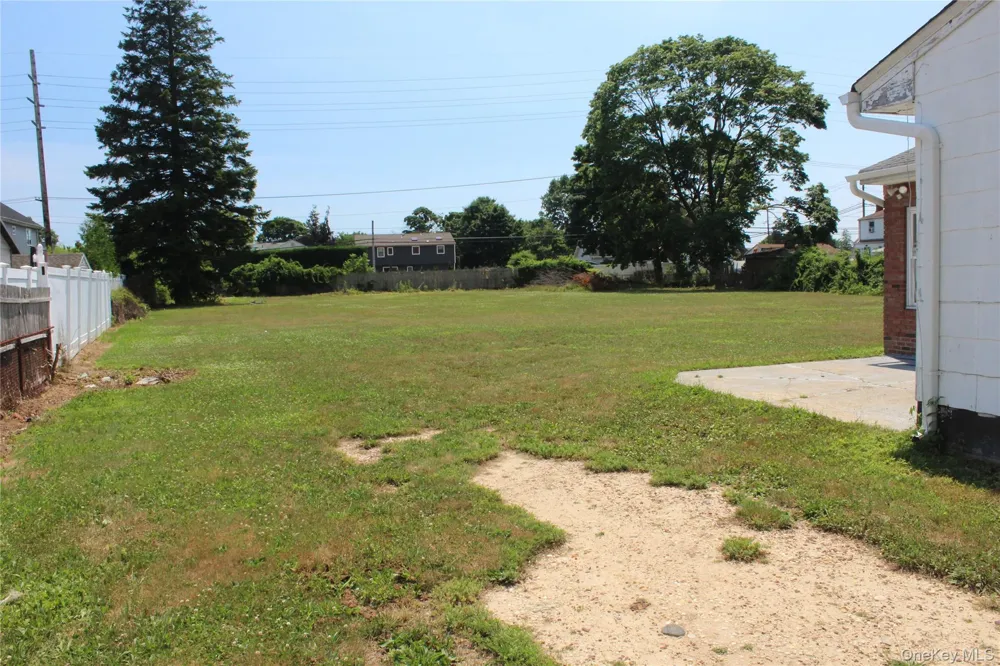 924 Fulton Street Farmingdale, NY 11735