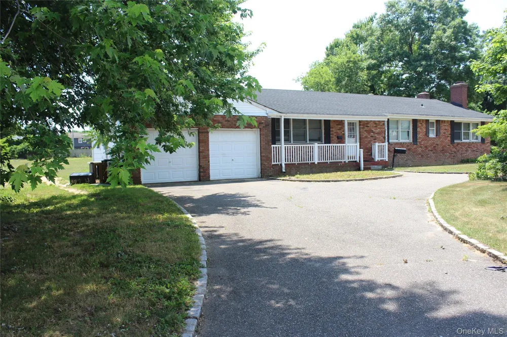 924 Fulton Street Farmingdale, NY 11735